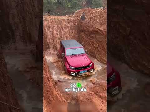 Xe Rơi Xuống Hố 😱 Xe Đồ Chơi Hay Xe Thật? 🤨