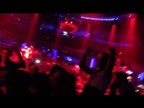 Hardwell play If I lose myself vs. Fifteen (Tomorrowland Mash Up) live @ Vanilla Club (30-11-2013)