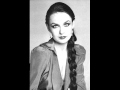 Crystal Gayle - Somebody loves you (HQ) 