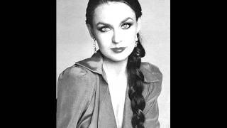 Crystal Gayle - Somebody loves you (HQ)