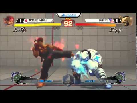 Daigo Umehara vs Snake Eyez USF4 TOP32 - SEMI FINALS - EVO2015