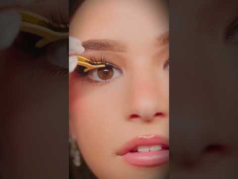 Brooke Monke is going viral for revealing her makeup brand...🙂‍↔️