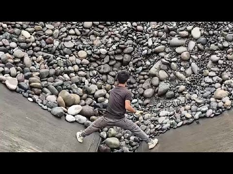 Weekend work - barge unloads 4300 tons of cobblestone - relaxing video, sound of rock flow is great