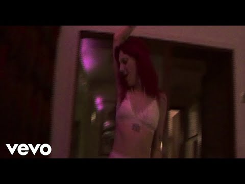 Sophie and the Giants - A little bit wild (Official Music Video)