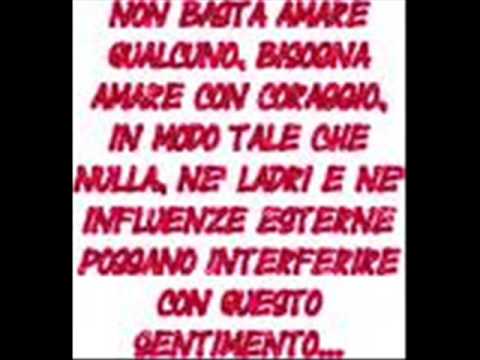 Tira e mal di schiena e gambe Spalla slogata che rendono