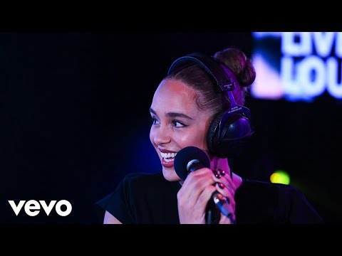 Jorja Smith - Driving Home For Christmas (Chris Rea cover) in the Live Lounge