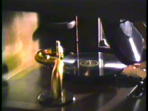 Old Video of Victor Automatic Orthophonic Victrola 10-50