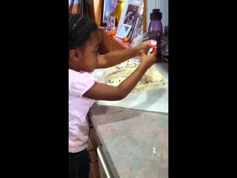 Cake  decorating with Deanna Saddler