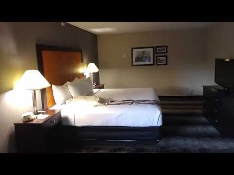 Hotel Room Review - La Quinta Inn  Chicago - Lake Shore - No wash clothes,  towel,  this day