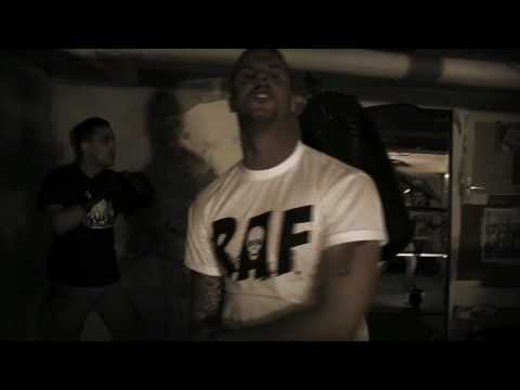 TWIN - HEB DIE FÄUSTE