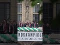 ?? De altijd rustige ?????? ??????? pakt z’n moment tijdens het kampioensfeest…?