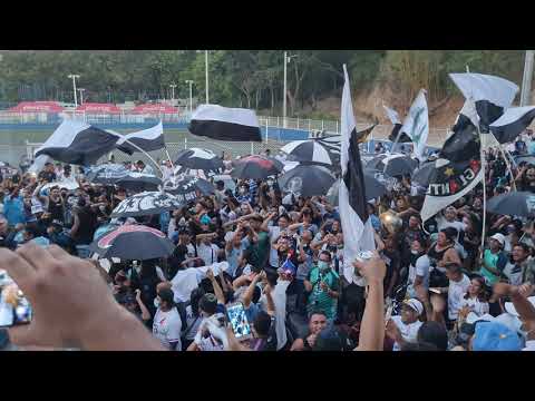 "Barra Brava 96- Al quiteño lo vamos a quemar." Barra: La Ultra Blanca y Barra Brava 96 &bull; Club: Alianza