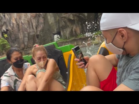 GETTING WET & WILD IN SINGAPORE!