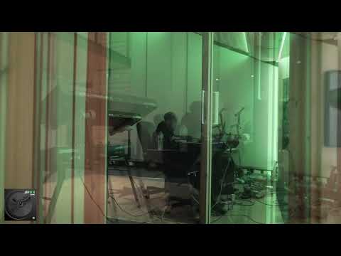 E. Mak - Money Power Respect Ft. Villz (Audio)