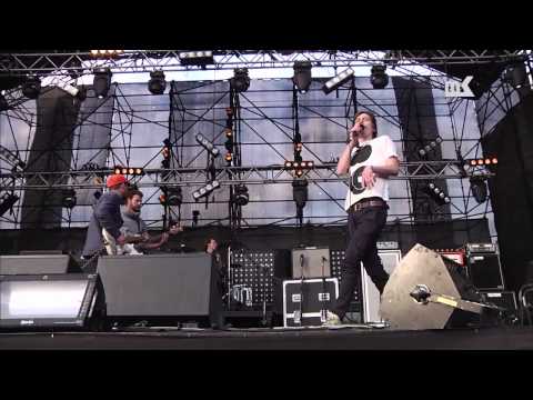 Rocking The Daisies 2013: Desmond & the Tutus Live Performance
