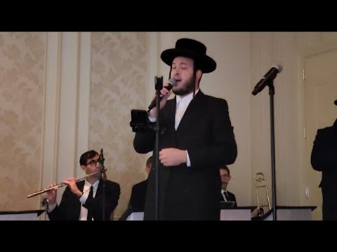 Motty Ilowitz - English Gramen at Chuppah