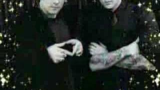 Benji and Joel Madden - singing Cant get you out of my head