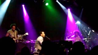 John Legend &amp; The Roots - I Can&#39;t Write Left Handed (live)