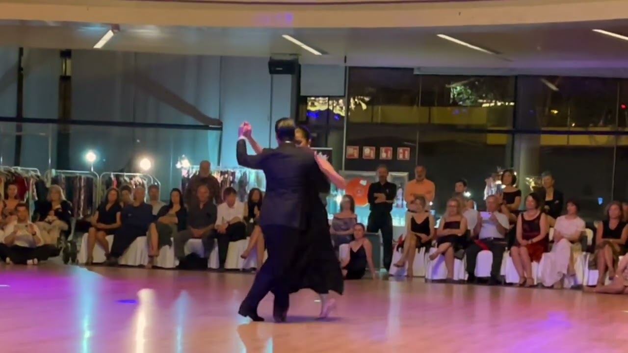 Facundo Piñero y Vanesa Villalba bailan en el Benidorm tango Festival 2023 (2)