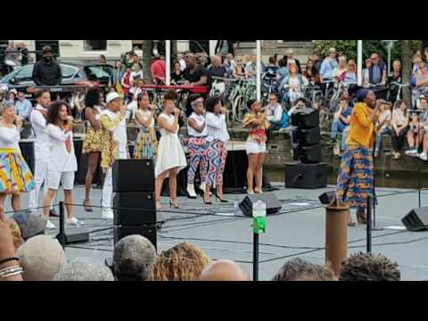 ZO! Gospel Choir - Soweto Blues (segment)