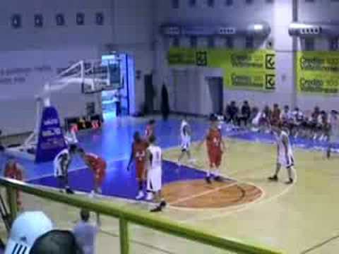 milano-efes 56-71 quarto quarto