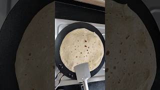 Download lagu Maharashtrian Style chapati #shorts #shortvideo #ytshorts #shortsvideo | double layer Chapati mp3