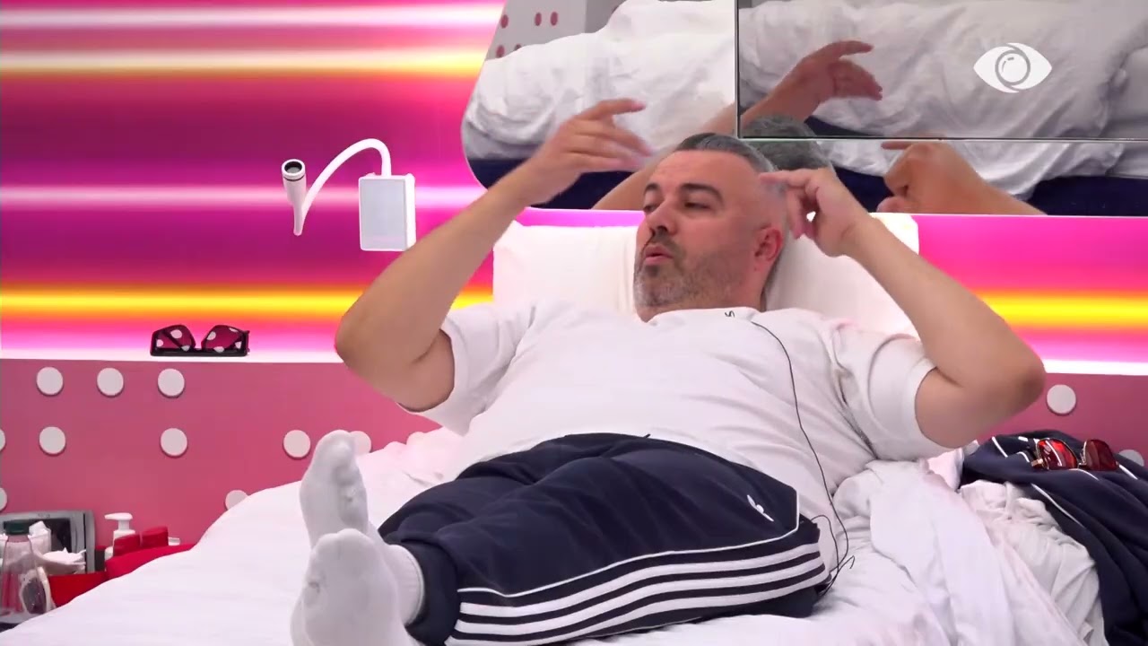 Mateo i shkon Mirit në krevat dhe kërcen