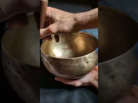 [A12] Old Cobrebati singing bowl, ⌀17.5cm / 680g, 🔽 F3 +25c (177 Hz), 🔼 B4 +25c (500 Hz) — VAYU sounds