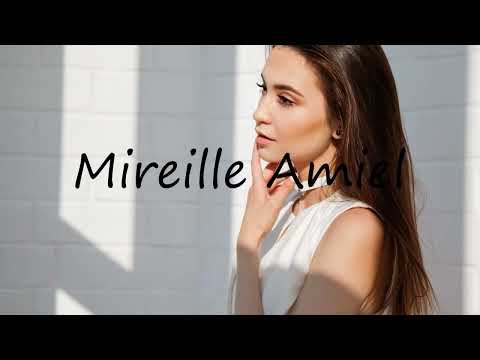 How to pronounce Mireille Amiel in English?