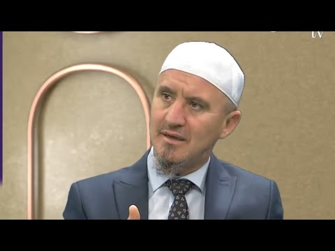 Hoxha çdo të premte ju kujton të mbani lidhjet farefisnore