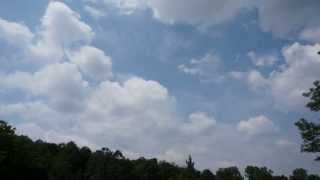 preview picture of video 'Time lapse: nuvole (a più strati) sopra i boschi di Carrega'