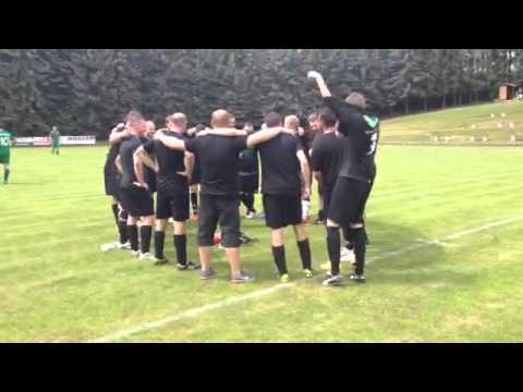 Jubelkreis zum Aufstieg der 2. Mannschaft 2014/2015 [14.06.2015]
