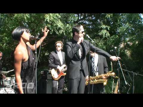 Fitz & The Tantrums - MoneyGrabber (Live at KROQ)