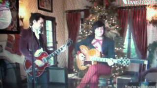 Drake Bell - Live Chat - 25th December 2011 - solo (short video) [13/15]
