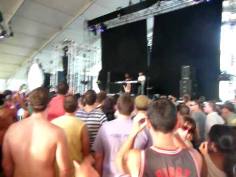 Plump DJs - Beat Myself Up (Plump Remix) - Coachella 2009