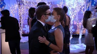 Alexa & Katie - The kiss of Alexa and Dylan