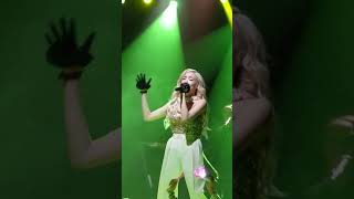 Tiffany Young - Lips on Lips - Live in Toronto