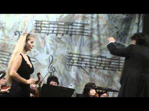 dirijorul Mihnea Ignat şi violonista Sorana Gâtlan