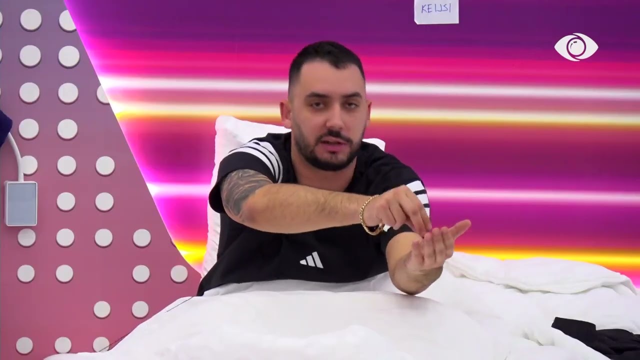 Ik loz me Kristin, lozni me kukulla si motra…/ Vijon diskutimi mes Keijsit dhe Stelinës