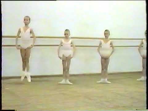 (year 1991) Vaganova Ballet Academy, 10 yo girls. Last jumps from the exam.