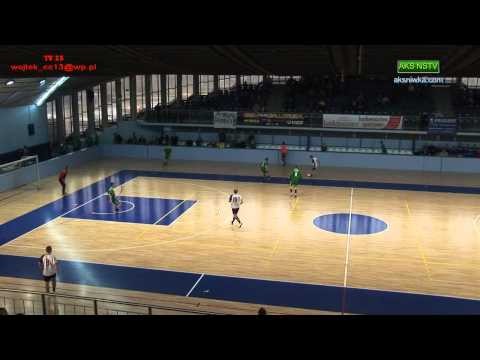 MCKS  CZELADŹ 2 - 4 AKS NIWKA SOSNOWIEC AKS NSTV MAZUR 13.02.2011.avi