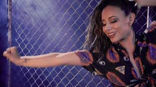 Todo Y Nada Lyrics English Translation