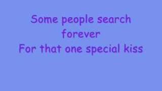 Kelly Clarkson - A Moment Like this