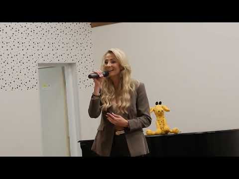 Lucie Třešňáková - Pod našima okny - živě pro DS Nová slunečnice Praha 22.5.2024