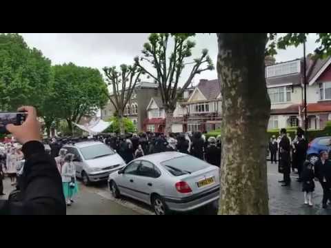 Hachnosas sefer torah in Bobov London on shavuot 2016