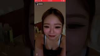 ライブ配信　ギャルちゃんの胸チラ　谷間　nipslip