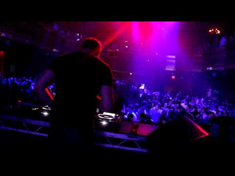 MrTranceMovement.com - In The Booth W/ Arnej - Live @ Webster Hall, NYC *Stage Dive @ 49 Secs*