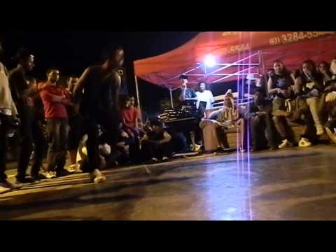 True Floor 2013 - Top 32 - M:F. ( E.O.S ) vs Salomão ( Cyphers Clan )