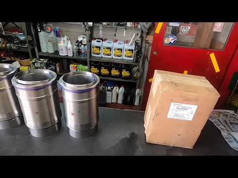 DD15 major overhaul Part 3 cylinder liner installation (English and Español)