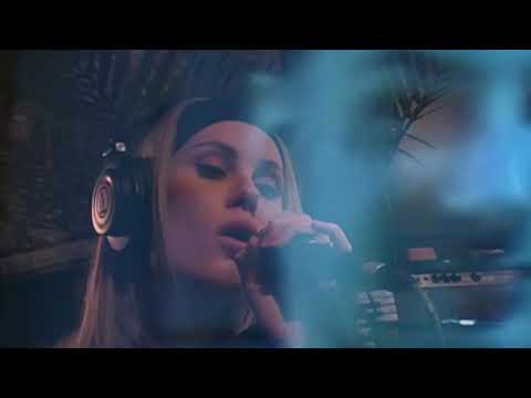 Jade The Moon - Fall For This (Live Performance)